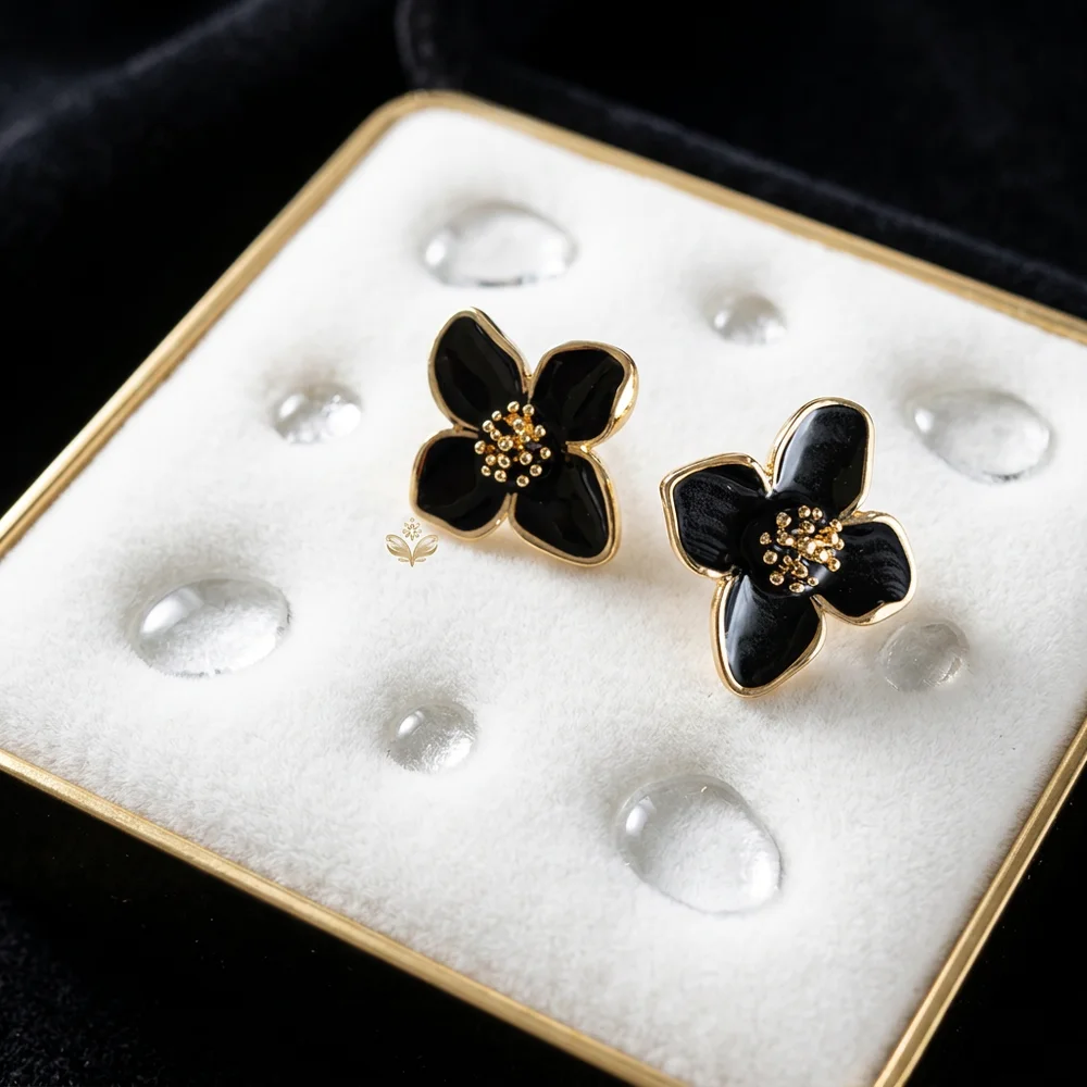 Black Shiny Flower - Earring
