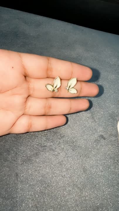 Butterfly Gold - Earring video 1