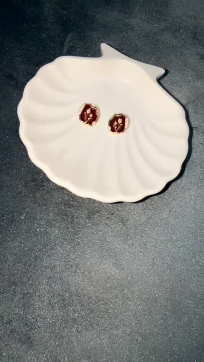 Maroon Tulip Flower Gold - Earring video 1